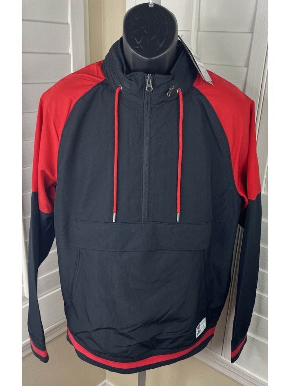 Under Armour Game Day Collection 1/2 Zip Black/Red Jacket w/Hood - Men’s M - NWT